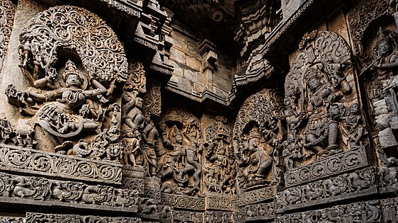 Exteriors Carvings of Shantaleshwara Shrine 02