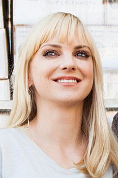 Feed America, Cloudy with a Chance of Meatballs 2, Anna Faris (cropped)