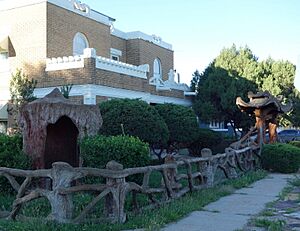 Gate-fence-shelter