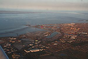 Grimsby, Alexandra Dock- aerial 2015 (geograph 4402556)