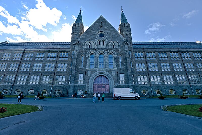 Hovedbygningen Gløshaugen Trondheim 2022-08-18 03