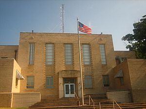 Lafayette County Courthouse, Lewisville
