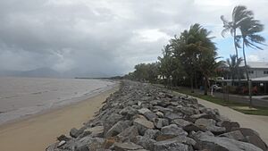 Looking south along the sea wall at Machans Beach, 2018