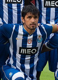 Lucho González FC Porto 2013.jpg