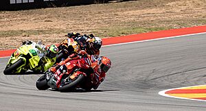 Marc Márquez leading the pack during the 2025 Aragon motorcycle Grand Prix (cropped)