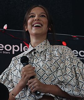 Millie Bobby Brown - MBB - 4 - SFMLE - April 30, 2023 at Stranger Fan Meet Limited Edition People Convention (cropped)