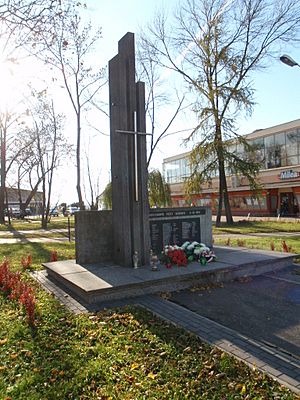 Pomnik ofiar egzekucji w Kurowie w 1944