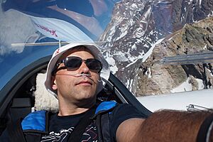 Sebastian Kawa piloting over the Aconcagua