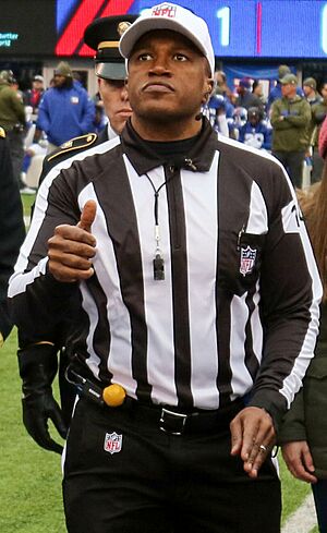 Shawn Smith, Tampa Bay Bucs and NY Giants 2018 coin flip (cropped) 2.jpg