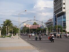 Street in Nha Trang, Vietnam - panoramio