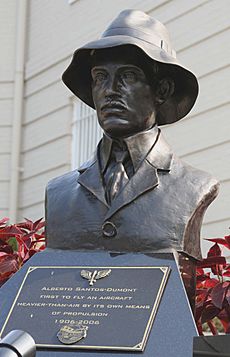 Alberto Santos-Dumont bust -near Brazilian Embassy, Washington, D.C., USA-26Aug2006