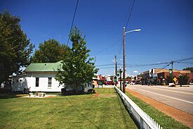 View along Ardmore Avenue (SR 53); Town Hall on the left