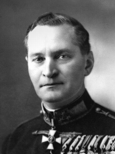 Béla Miklós Portrait (cropped)