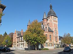 Brasschaat, monumentaal pand bij het Dr Roossensplein positie2 foto1 2011-10-16 13.21.JPG
