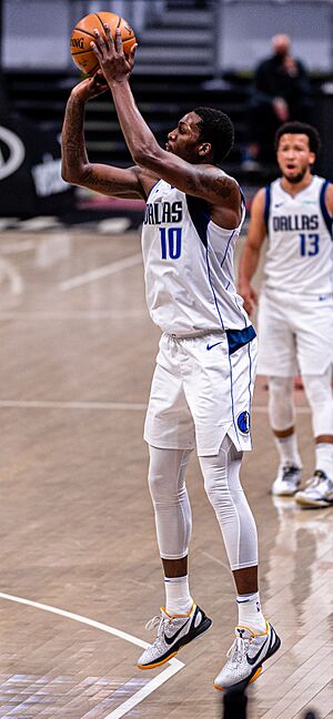 Cleveland Cavaliers vs. Dallas Mavericks (51176263161) (cropped)