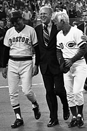 Darrell Johnson Gerald Ford and Sparky Anderson in 1976 (cropped)