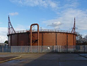Gas holder, Yorktown - geograph.org.uk - 3830130