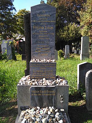 Grave of Viktor Frankl 02