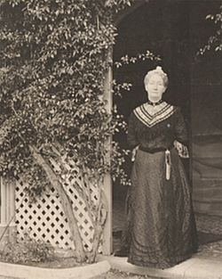 Harriet Stewart of Abercrombe House 1909.jpg