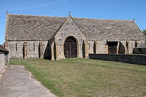 Middle Littleton Tithe Barn - geograph.org.uk - 41334