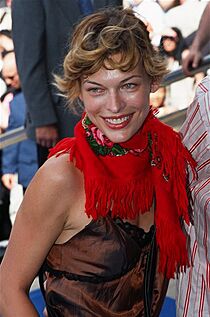Milla Jovovich2(cannesBlueCarpet)