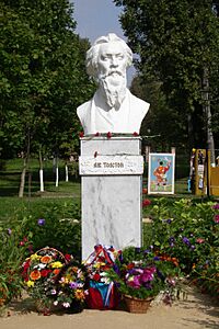 MonumentTolstoy