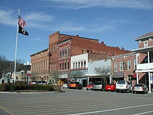 Nelsonville Square-1