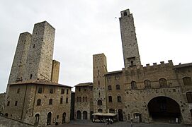 Piazza del duomo in san gimignano