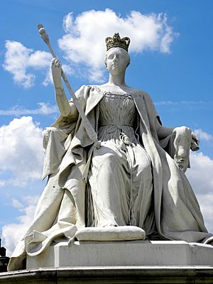 Queen Victoria statue, Kensington Palace