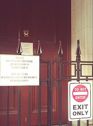 Russian consulate building in NYC at 11 East 91st St in Manhattan (door)