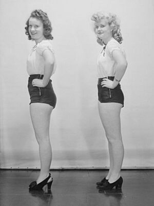 Snapshot. Eleanor and Lorraine BAnQ P48S1P12496 - cropped and straightened