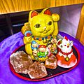 Yellow maneki neko - Tokyo area - dec 13 2017