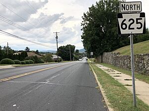 2022-08-22 17 36 46 View north along Pennsylvania State Route 625 (New Holland Road) at South Kenhorst Boulevard in Kenhorst, Berks County, Pennsylvania