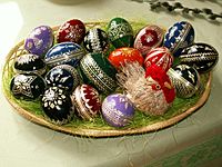 Easter eggs - straw decoration
