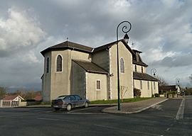 Eglise de Saint-Castin vue 2.jpg