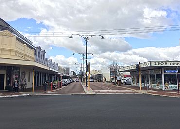 Eighth Avenue viewed from Maylands Station, September 2021.jpg