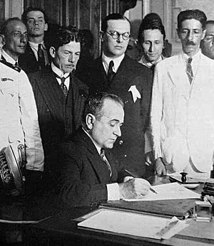 Getúlio nomeando os Ministros 03-11-1930