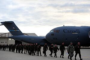 Istres French Soldiers USAF Globemaster III Mali 130121-F-GO452-162