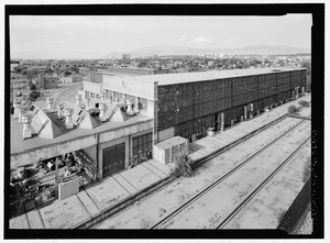 Looking northeast from roof of Machine Shop (Bldg. 163) at transfer table pit and Boiler Shop (Bldg. 152) - Atchison, Topeka, Santa Fe Railroad, Albuquerque Shops, Machine Shop, 908 HAER NM-12-C-17