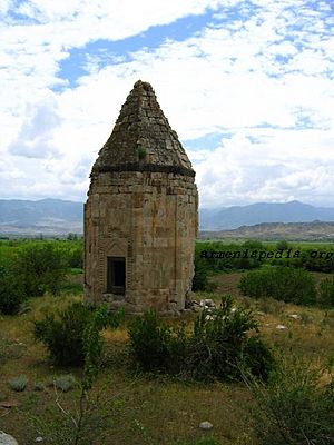 Mausoleum in Mamedbeyli-IMG 8021