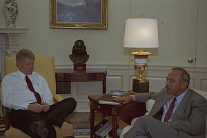 President Bill Clinton and First Lady Hillary Clinton meet with Governor John Waihee of Hawaii and others in the Oval Office (13)