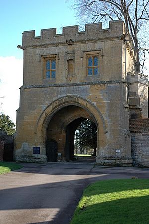 The Gatehouse, Tewkesbury Abbey - geograph.org.uk - 319431