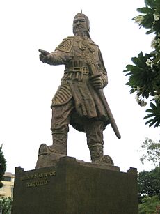 Tran Hung Dao statue