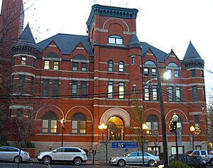 11.22.10UnionCityCityHallByLuigiNovi