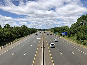 2021-05-31 12 46 53 View west along New Jersey State Route 446 (Atlantic City Expressway) from the overpass for Linden Avenue in Pleasantville, Atlantic County, New Jersey