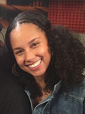 Alicia Keys in 2017 (cropped)