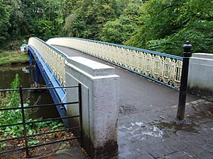 DSCF6511 Glasgow Botanic Gardens Footbridge