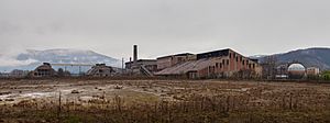 Fábrica abandonada, Mitrovice, Kosovo, 2014-04-15, DD 01