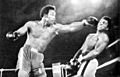 Foreman tira golpe a clay