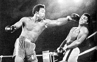 Foreman tira golpe a clay